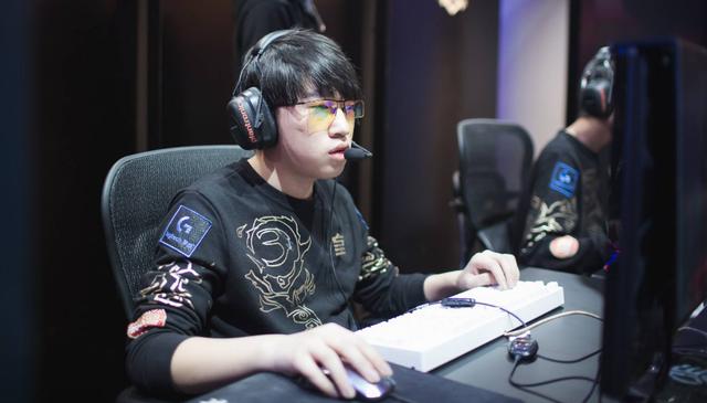 区冠军的机 区冠军的机